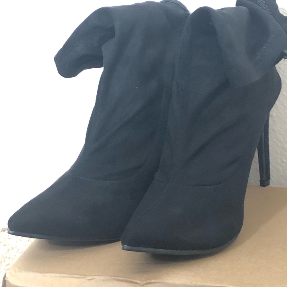 Black zipper stiletto heeled boots
